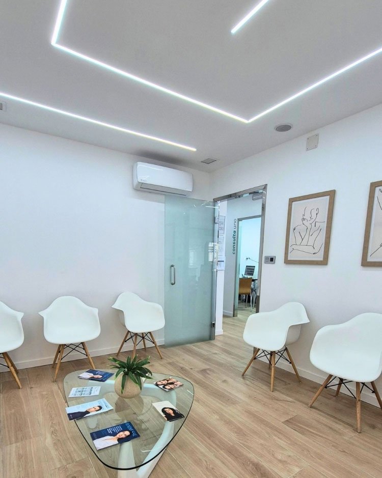 Sala de espera de Clínica Center en Camino de Ronda, Granada