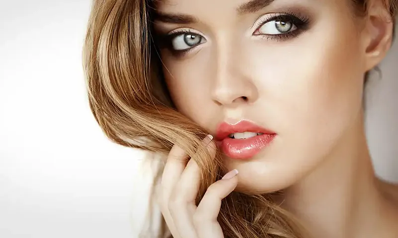 Labios definidos tras un aumento de labios con ácido hialurónico