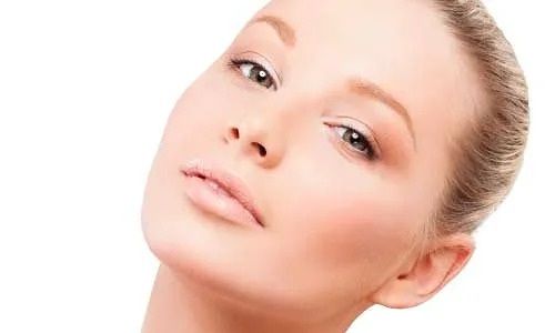 Piel hidratada y luminosa tras mesoterapia facial