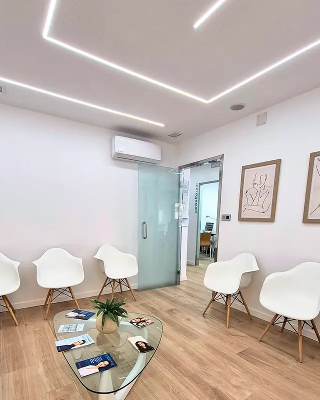 Sala de espera de Clínica Center en Granada